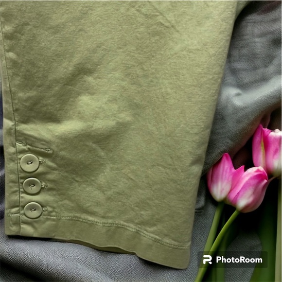 Denim & Co. Capri pants XL moss green color buttons on side of leg elas.back - Picture 3 of 10